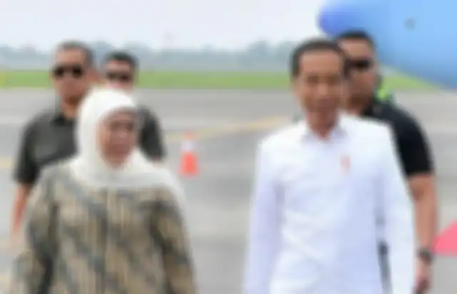 Gubernur Jawa Timur, Khofifah Indar Parawansa bersama Presiden Jokowi.