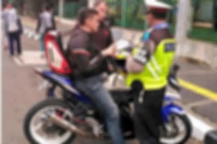 Polisi razia kawasan monas Minggu pagi