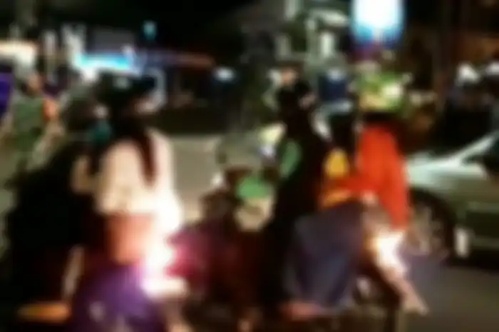 Bentrokan dua ormas di Magelang Kota membuat jalanan macet.