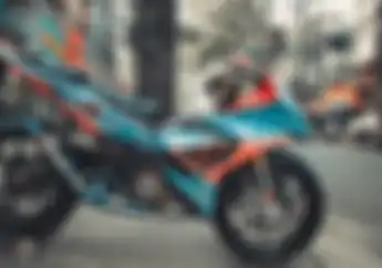 Ganteng! Yamaha MX King Ini Dikasih Fairing Mirip BMW S1000RR dan Kaki-kaki Copotan Moge