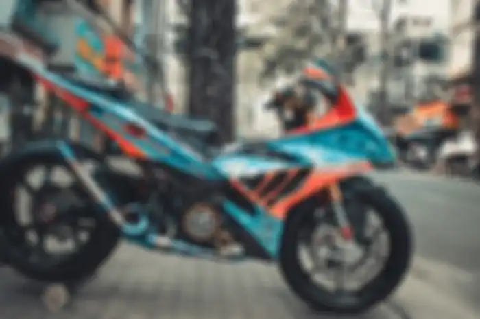 Ciri khas paling kental ada dibagian sirip hiu di samping