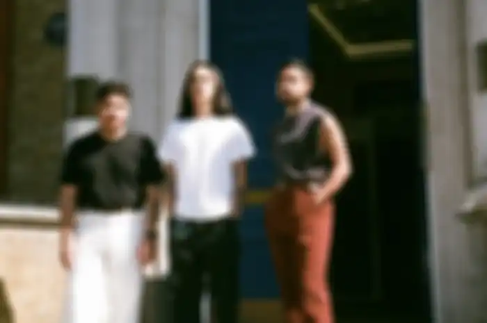 Elephant Kind rilis video baru single 'Rockstar' secara live di RAK Studios, London, Inggris.
