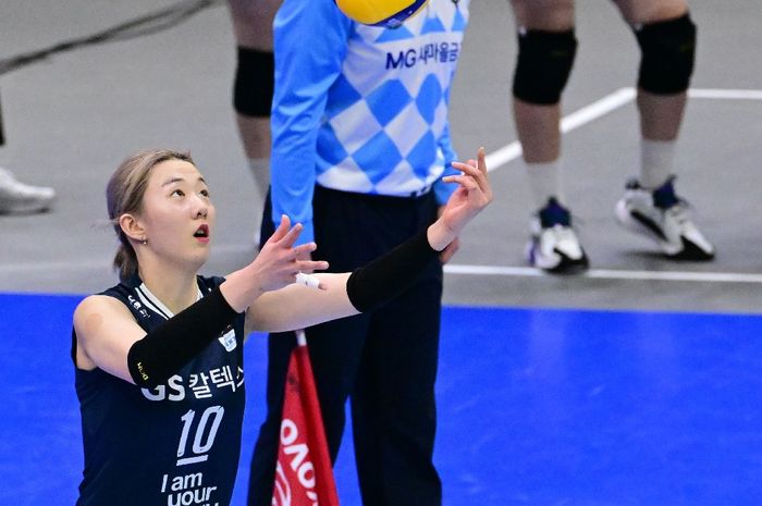 Outside hitter GS Caltex Seoul KIXX, Kang So-hwi, pada laga melawan Suwon Hyundai E&amp;C Hillstate pada lanjutan Liga Voli Korea, Rabu, 28 Februari 2024