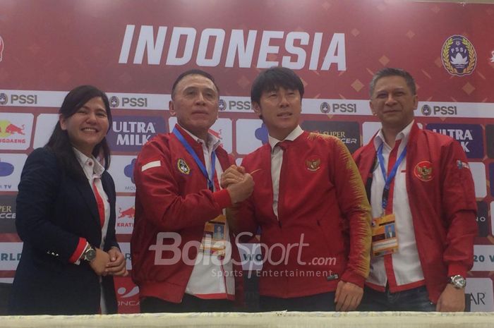 PSSI perkenalkan Pelatih timnas Indonesia, Shin Tae-yong, di Stadion Pakansari