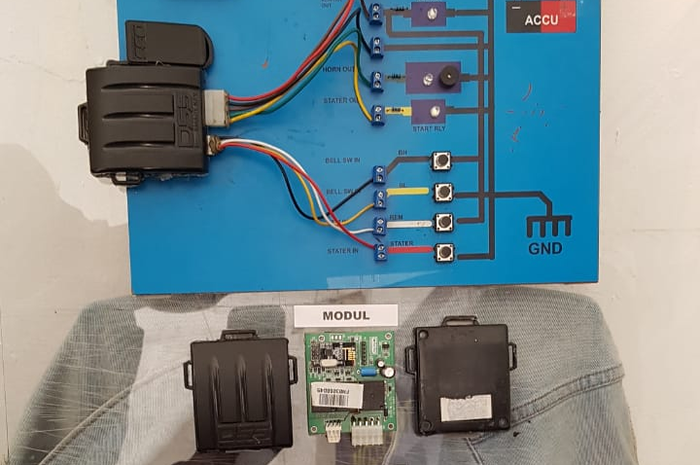 Jalur instalasi alarm DSS smart key di motor