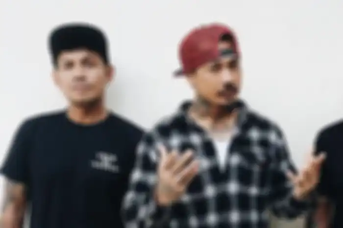 Bobby Kool dan Jerinx Superman Is Dead pernah bikin majalah The Beat Magazine.