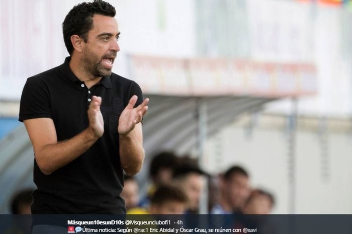 Xavi Hernandez mengaku menunggu momen untuk menjadi pelatih Barcelona karena masih sungkan dengan Ronald Koeman.