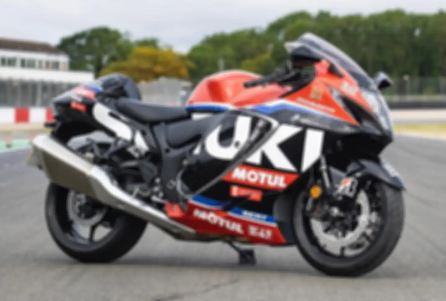 Motor Suzuki Hayabusa digeber Sylvain Guintoli di Donington Park