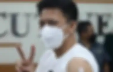 Pesonanya Tak Lekang Oleh Waktu, Ariel NOAH Terima Vaksin Kedua Sampai Bikin Tenaga Kesehatan Heboh
