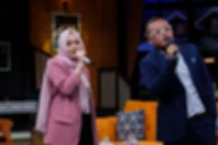 Pergoki Putri Delina Asik Foto Berduaan dengan Seorang Pria Tampan, Reaksi Komedian Sule Langsung Jadi Sorotan, Calon Mantu?