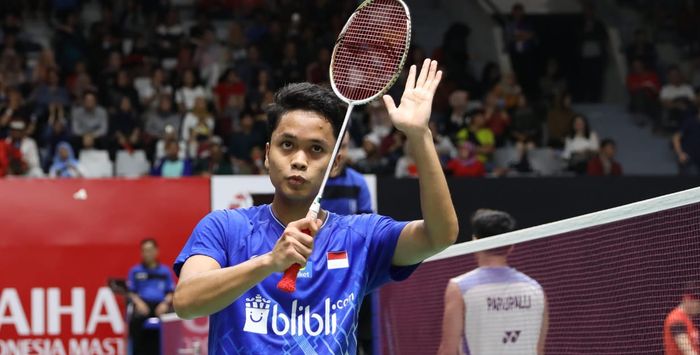 Pebulu tangkis tunggal putra Indonesia, Anthony Sinisuka Ginting, bereaksi setelah memastikan diri ke babak kedua Indonesia Masters 2020 di Istora Senayan, Jakarta, Rabu (15/1/2020).