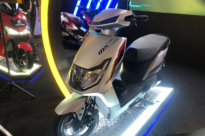Pemerintah mengumumkan soal insentif motor listrik pada besok Senin (6/3/2023).