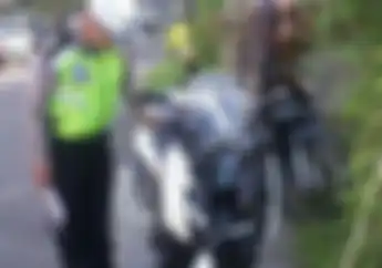 Kalah Tua! Honda Supra X Tabrak Yamaha XMAX, Matik Bongsor Hancur Ban Depan Copot