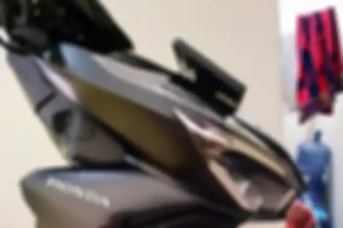 Honda Vario 150 memakai sepatbor depan seperti Yamaha Lexi.