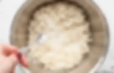Aneka Tips Harian, Coba Tambahkan 1 Bumbu Dapur Ini Saat Masak Nasi, Dijamin Hasilnya Bikin Seisi Rumah Takjub