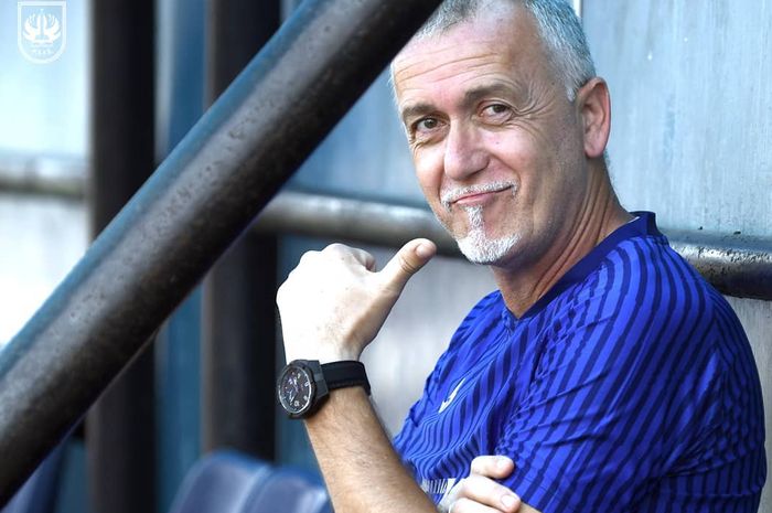 Pelatih PSIS Semarang, Dragan Djukanovic.