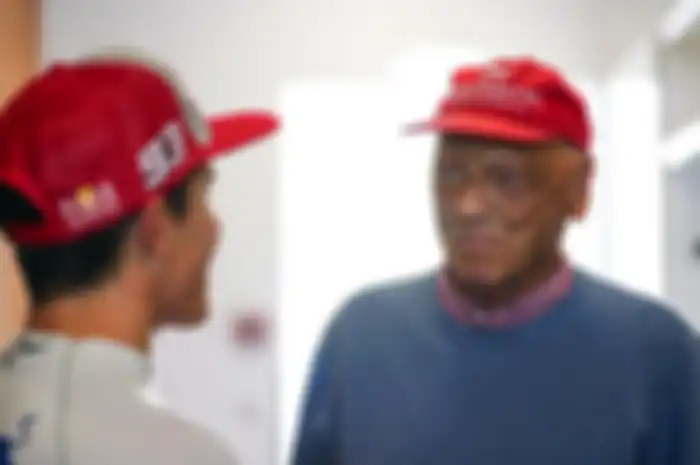 Juara dunia MtotoGP Marc Marquez saat bertemu dengan legenda balap F1 Niki Lauda