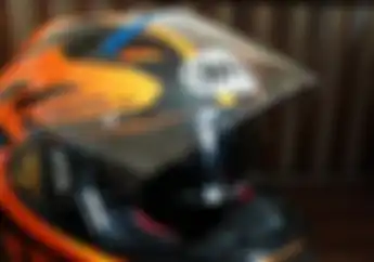 Cuma Pakai Dua Alat Ini, Dijamin Visor Helm Jadi Kinclong Lagi Deh