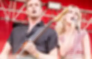 Sepanggung di Festival, Fans Lewis Capaldi 'Berulah' Keluhin Moshpit dan Suruh Wolf Alice Turun Panggung