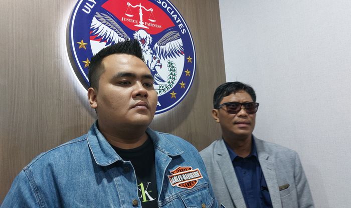 Kuasa Hukum Dito Mahendra, Yafet Rissy (kanan), saat ditemui Grid.ID di kawasan Senopati, Jakarta Selatan, Sabtu (25/6/2022).