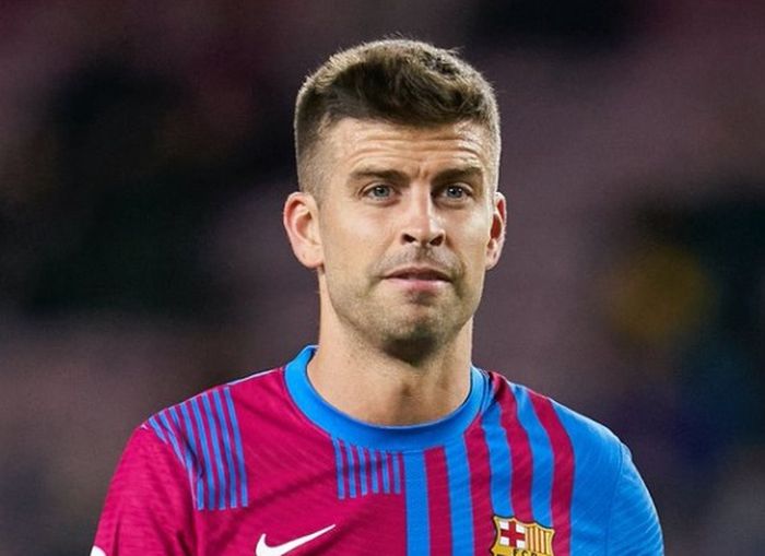 Pelatih Barcelona, Ronald Koeman, mengungkapkan alasannya memasang Gerard Pique sebagai striker dadakan dalam laga Liga Spanyol melawan Granada.