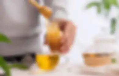 Wajib Tahu! Minum Air Madu Hangat Sebelum Tidur Ternyata Punya Segudang Manfaat, Dijamin Ketagihan Setelah Tubuh Rasakan Efek Tak Terduga Ini
