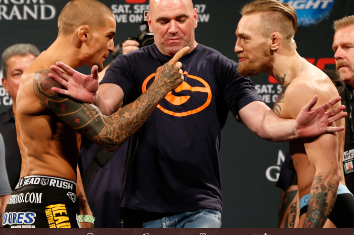 Conor McGregor (kanan) dan Dustin Poirier (kiri) dan melakukan sesi tatap muka pada ajang UFC 178. 