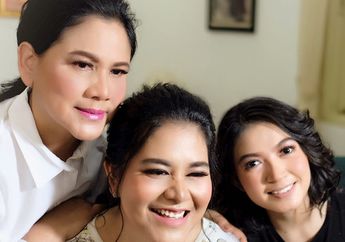 Ketika Iriana Jokowi, Kahiyang Ayu dan Selvi Ananda Tampil Anggun Saat Foto Bareng, Semuanya Cantik!