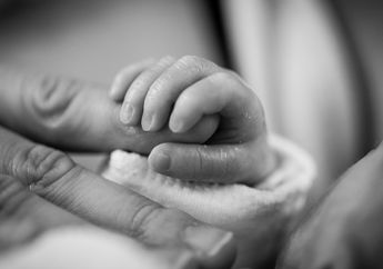 Kini Hanya Tinggal Penyesalan, Akibat Kapur Barus Bayi Berusia 8 Bulan Divonis Penyakit Lumpuh Otak, Waspadai 18 Ciri-ciri Cerebral Palsy Berikut Ini