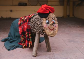 Mitos dan Tradisi Unik Caga Ti&oacute; dalam Perayaan Natal di Catalonia