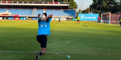 True Bangkok United Mulai Masukkan Sesi Latihan Throw-In untuk Pratama Arhan, Pantas Saja Seluruh Ball Boy Diberi Handuk