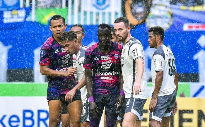 Suasana pertandingan antara Rans Nusantara FC vs Persib Bandung pada laga pekan ke-25 Liga 1 2022-2023 di Stadion Pakasari, Bogor, Minggu (19/2/2023).