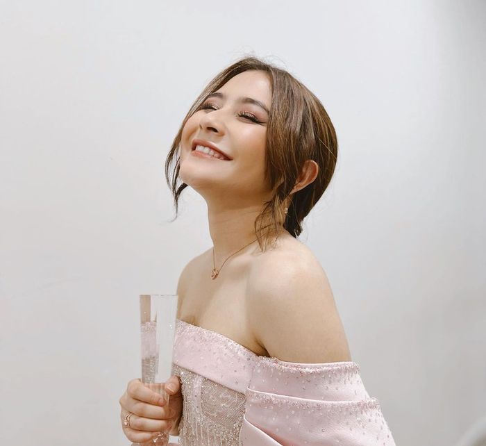 Prilly Latuconsina ungkap salah satu hal yang membuatnya sempat depresi hingga ingin bunuh diri. Ternyata ada kaitannya dengan Aliando. 