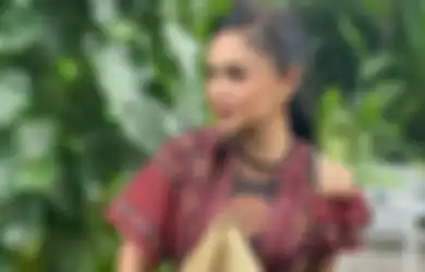Punya Bisnis Tambang Batu Bara Selama 11 Tahun Hingga Dijuluki Janda Tajir, Yuni Shara Tak Gengsi Makan di Warung Sederhana Saat Pulang Kampung ke Malang, Intip Potretnya