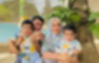 April Jasmine Joget TikTok Berbuntut Panjang, Istri Ustaz Solmed Kembali Jadi Sorotan Usai Ngaku Tak Serumah dan Singgung Masa Depan Anak, Ada Apa?