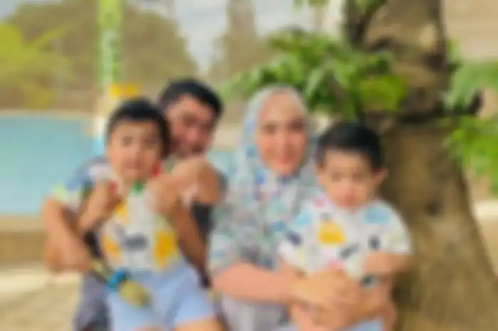 April Jasmine dan Ustaz Solmed