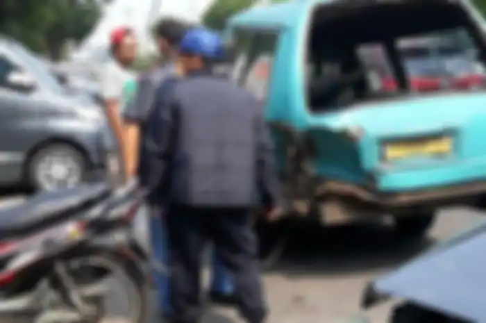 Kecelakaan beruntun di Matraman, Jakarta Timur melibatkan tiga kendaraan
