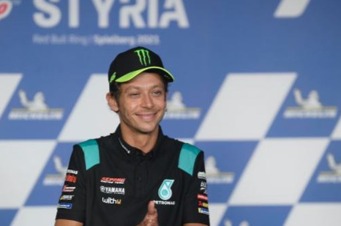 Pembalap Petronas Yamaha SRT, Valentino Rossi, ketika mengumumkan pensiun pada akhir MotoGP 2021 dalam sesi konferensi pers di Red Bull Ring, Spielberg, Kamis (5/8/2021).