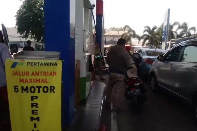Pemotor Cemas, Sempat Dikabarkan Langka Bensin Jenis Premium Masih Banyak Dijual