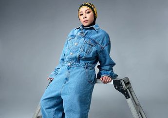 Lagunya Baru Rilis, Melly Goeslaw Baca Lirik Diatas Panggung Synchronize Fest