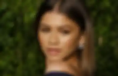 Dress Zendaya di Premiere Spider-Man: No Way Home Jadi Sorotan