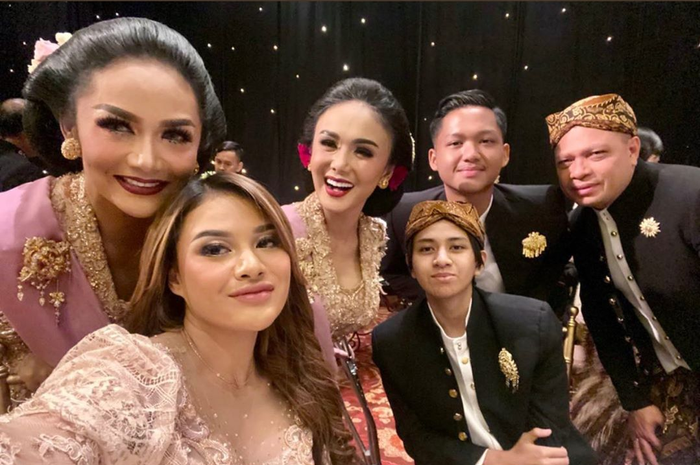 Aurel Hermansyah, Azriel Hermansyah, Krisdayanti dan Raul Lemos 