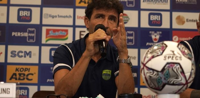 Pelatih Persib Bandung, Luis Milla.