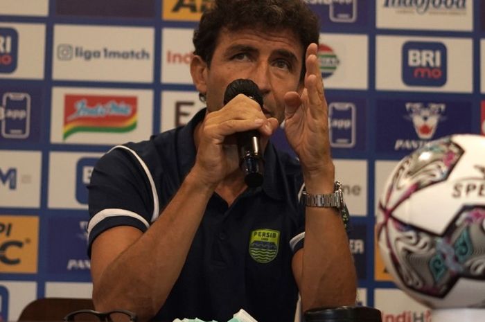 Pelatih Persib Bandung, Luis Milla.