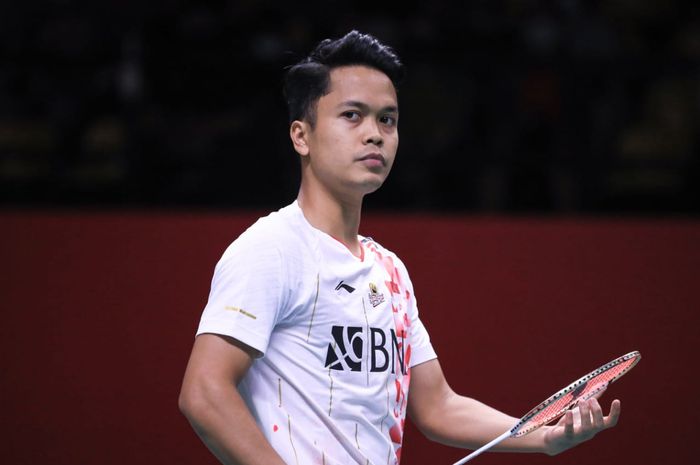 Pebulu tangkis tunggal putra Indonesia, Anthony Sinisuka Ginting, pada laga perdana BWF World Tour Finals 2022 di Nimibutr Arena, Bangkok, Thailand, Rabu (7/12/2022).