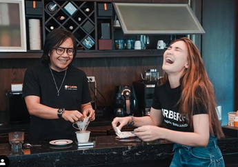 Baru Juga Rayakan Ultah ke-37, Luna Maya Bikin Panik Gegara Bagikan Foto Kaki dan Dahi Diperban, Ari Lasso Bongkar Kondisi Terkini Mantan Ariel NOAH: Lagi Cedera Metatarsal Fracture