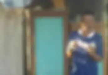 Sedih, Tatapan Kosong Bapak Tua Penambal Ban di Situbondo, Bermula dari Uang Rp 100 Ribu