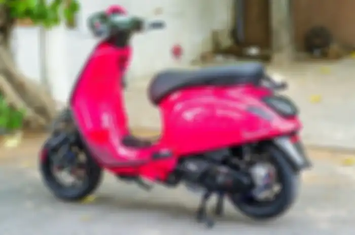 Vespa Sprint dimodifikasi hedon dengan aksesoris mahal.