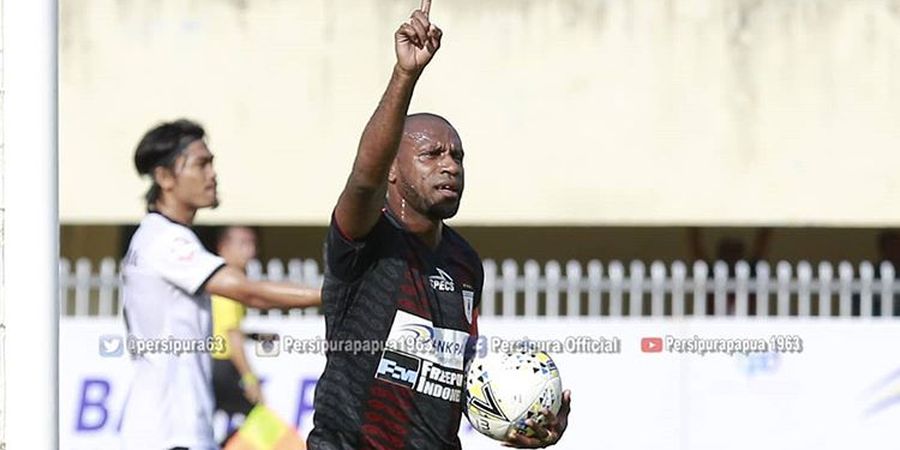 Kata Boaz Solossa Usai Selamatkan Persipura dari Ancaman Degradasi ke Liga 3