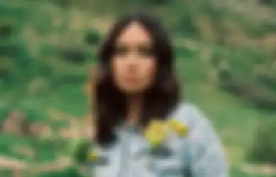 Lirik dan Makna Lagu Backburner - NIKI, Tentang Seseorang yang Dijadikan Second Choice